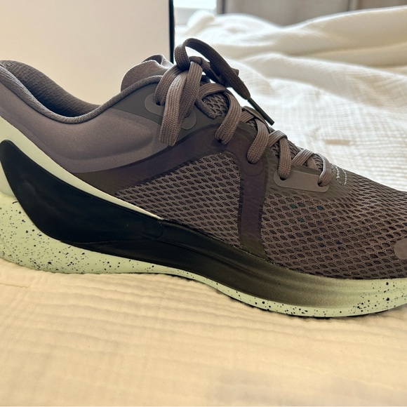 Lululemon Women’s Blissful Run Winter Shoes in Size 10 - Picture 5 of 8